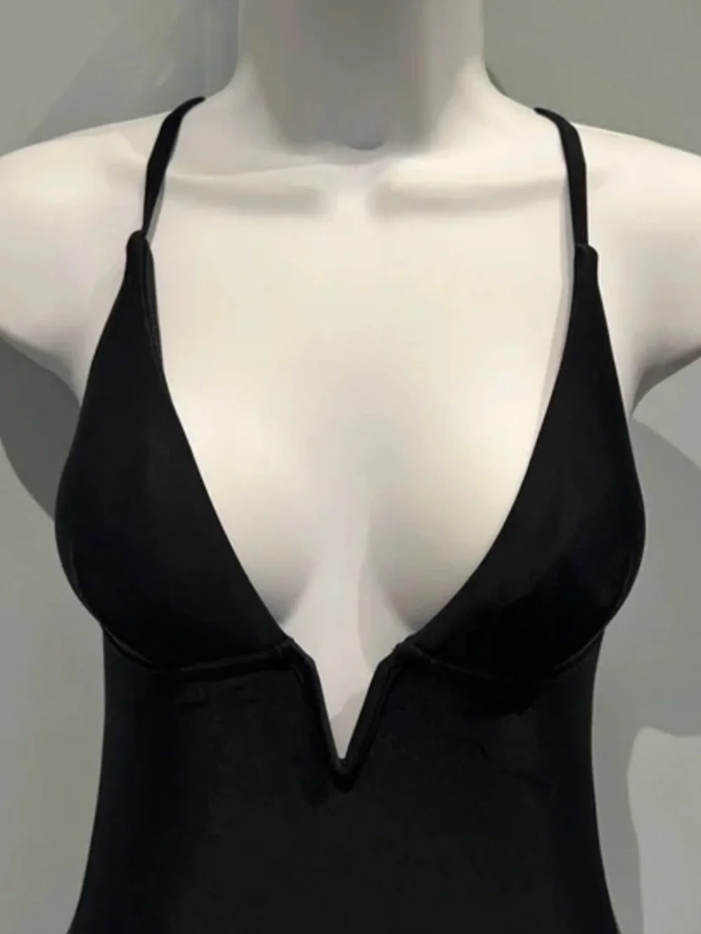 Cupshe Elegant Black Plunge V Crossback Onepiece Bathing Suit Black XS New - Picture 6 of 12